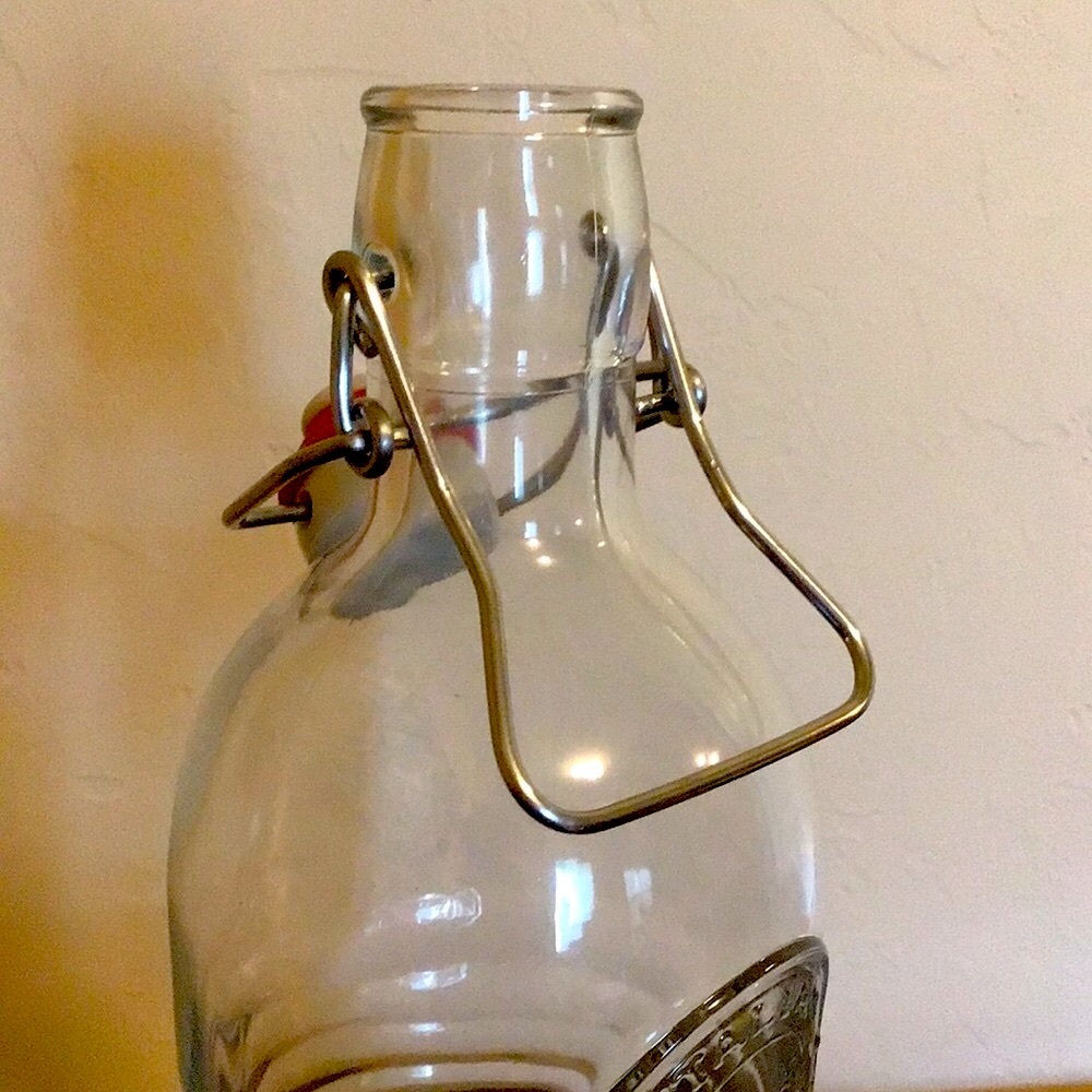 Swing-Top Italian Glass Decanter Ribbed Clear 40.5 oz Officina Bormioli Rocco - Picture 3 of 7